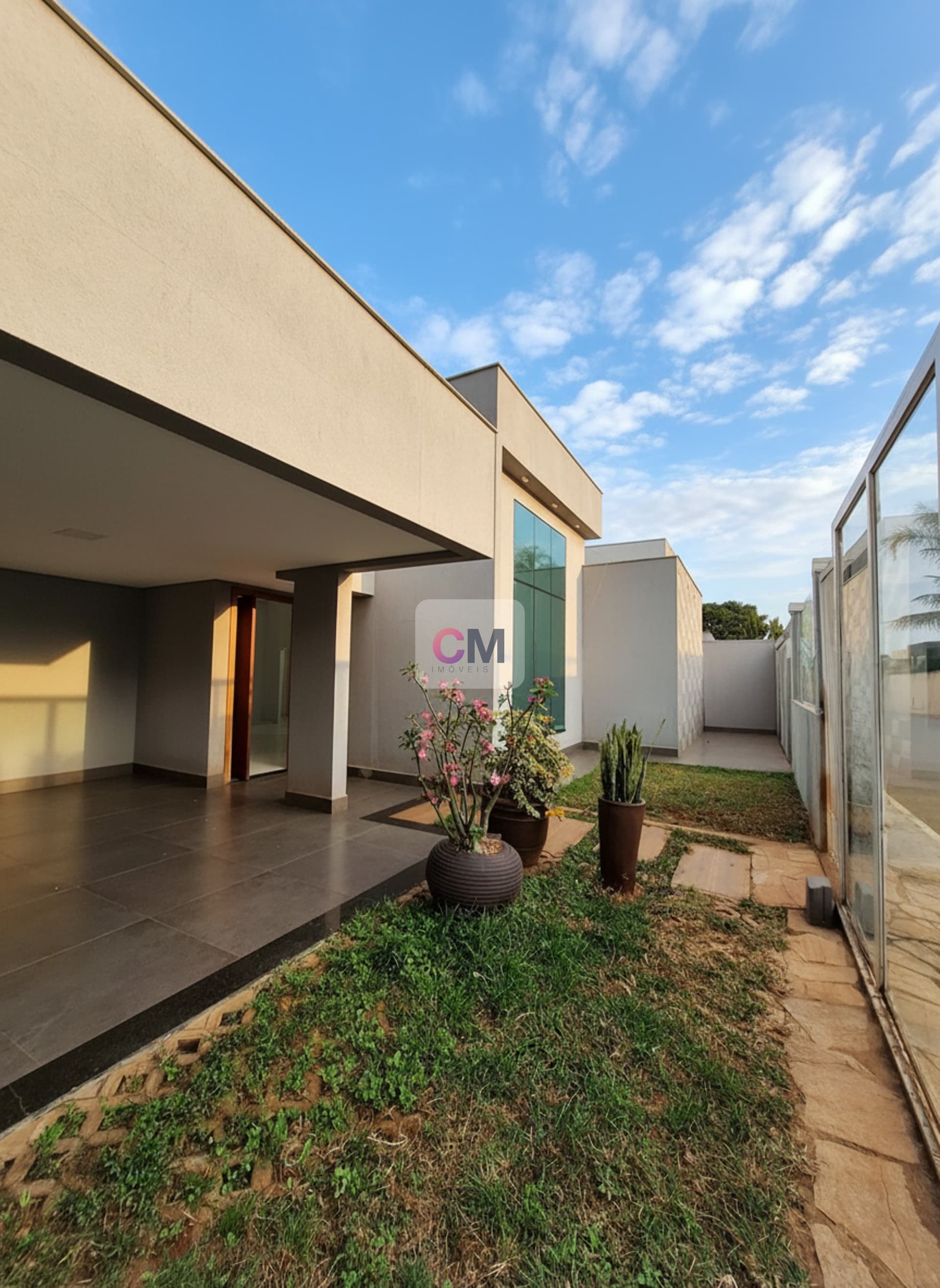 VENDE-SE Excelente Casa Térrea - Rua 12 de Vicente Pires-DF