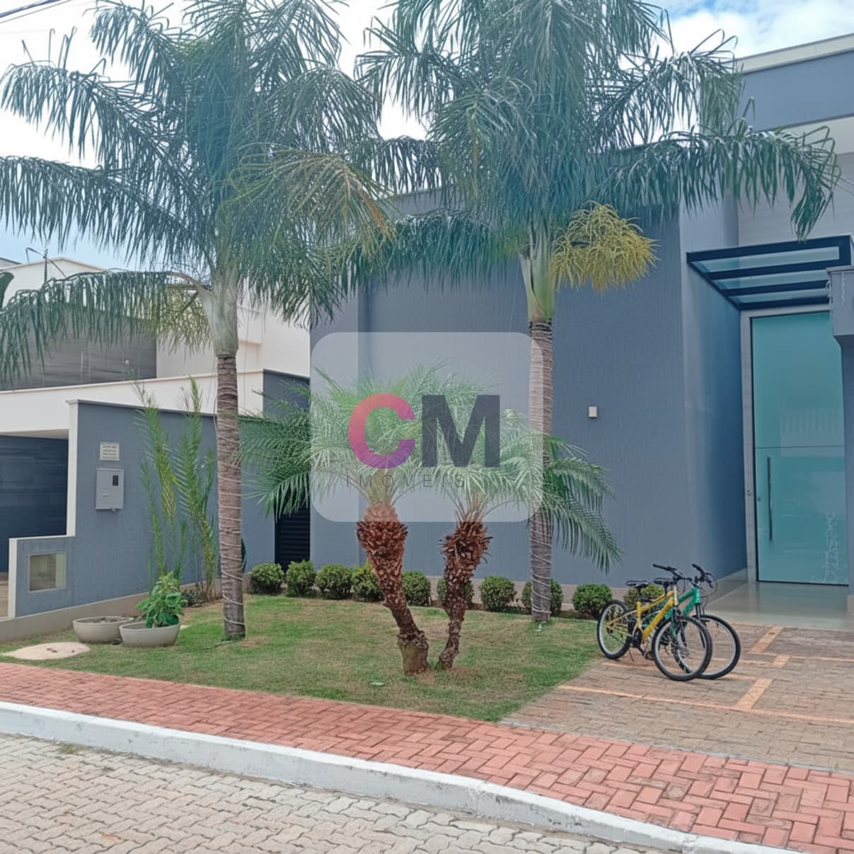 VENDE-SE uma residência simplesmente encantadora na Rua 06 de Vicente Pires-DF